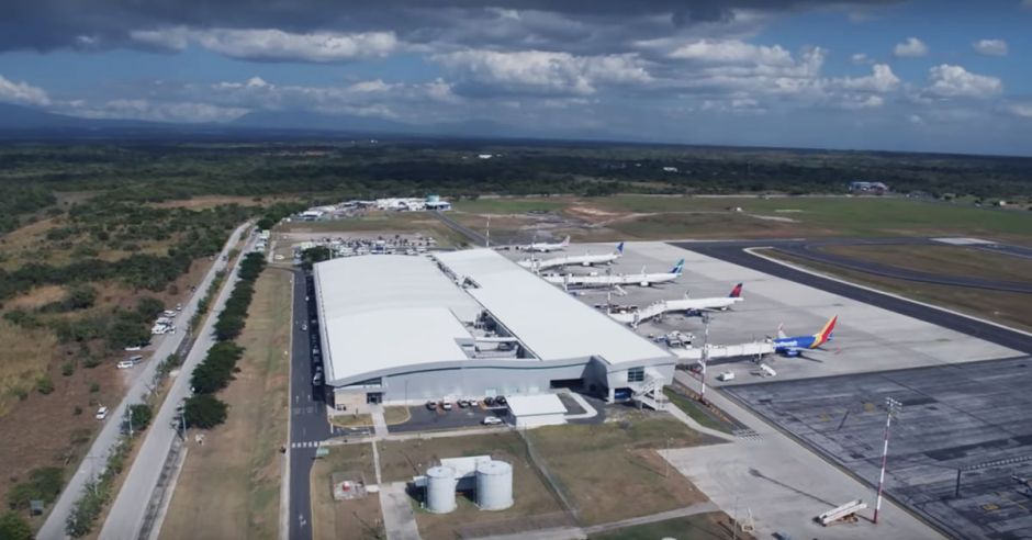 Aeropuerto de Liberia con Bandera Ecológica - Noticias Guanacaste