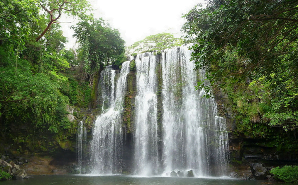 Catarata LLanos del Cortes en Bagaces, Guanacaste, Costa Rica.