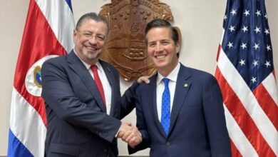 Rodrigo Chaves y Bernie Moreno